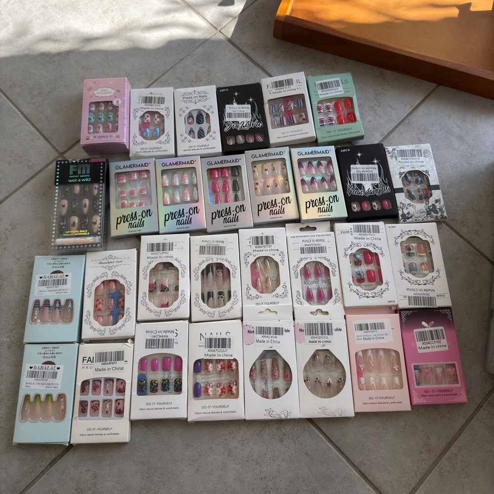 Press-On Nails (Set of 30)